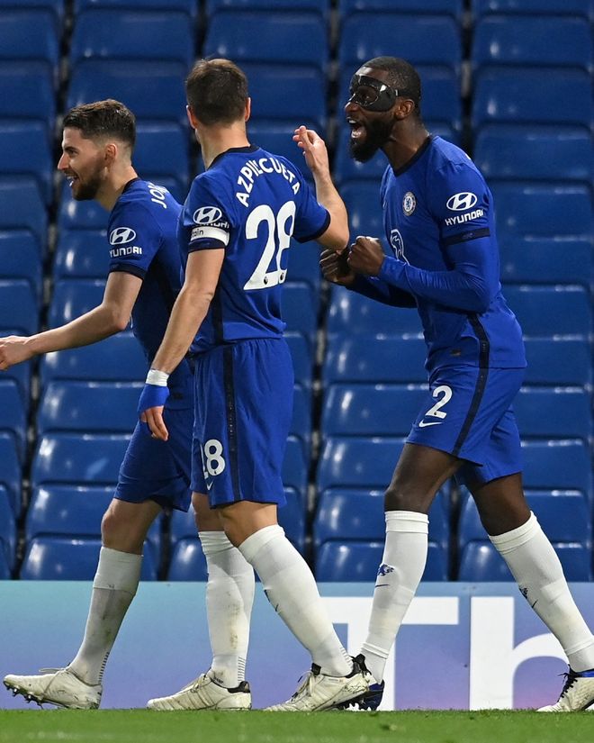 湖人险胜鹈鹕，41岁的詹姆斯30分8篮板8助攻，打服雷迪克