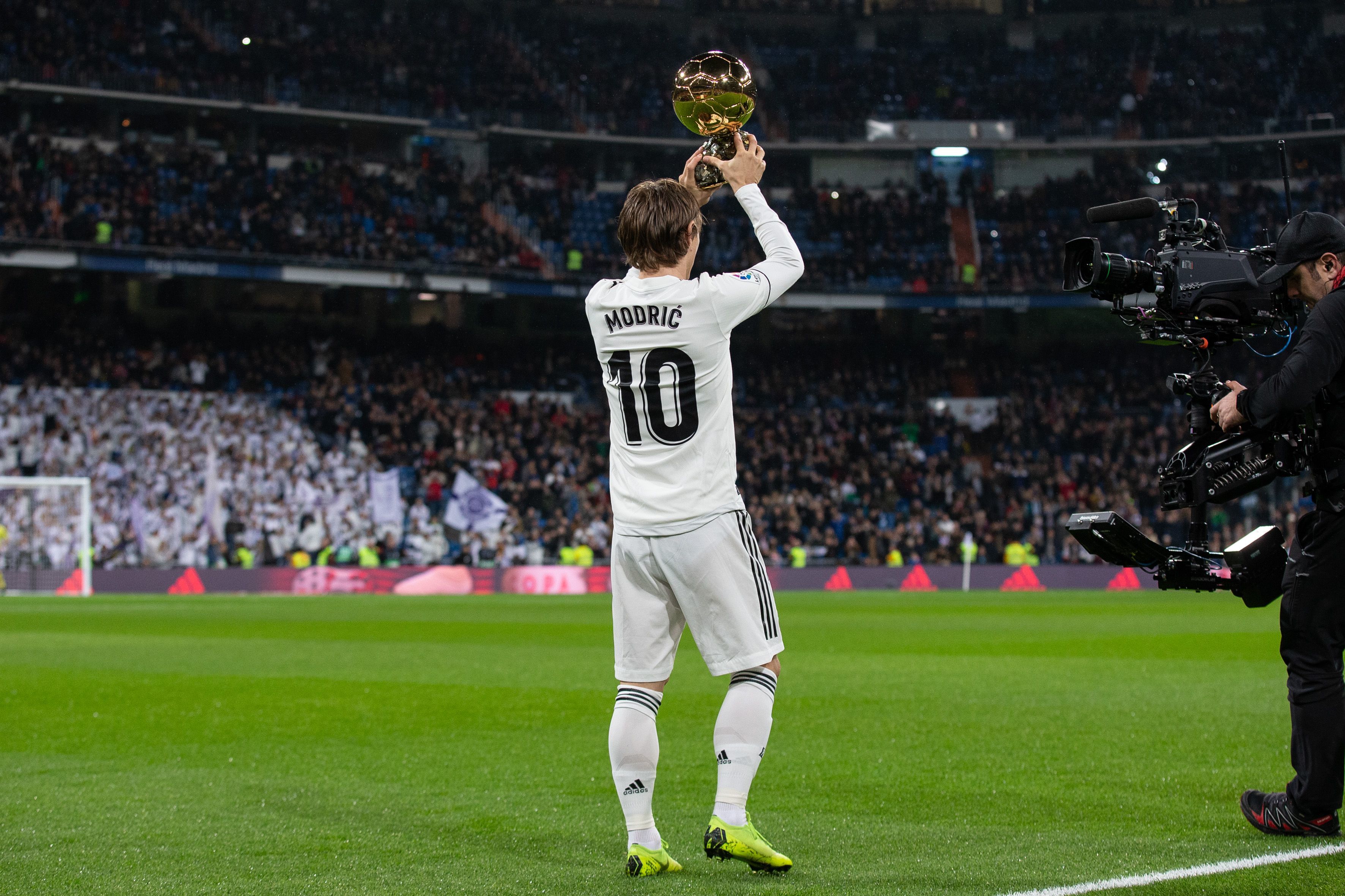 休斯顿火箭三大潜在交易目标，清晰暴露了球队在某个位置上的迫切需求