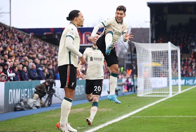 麦克阿瑟FCvs大埔亚冠赛前为香港大埔火灾遇难者...