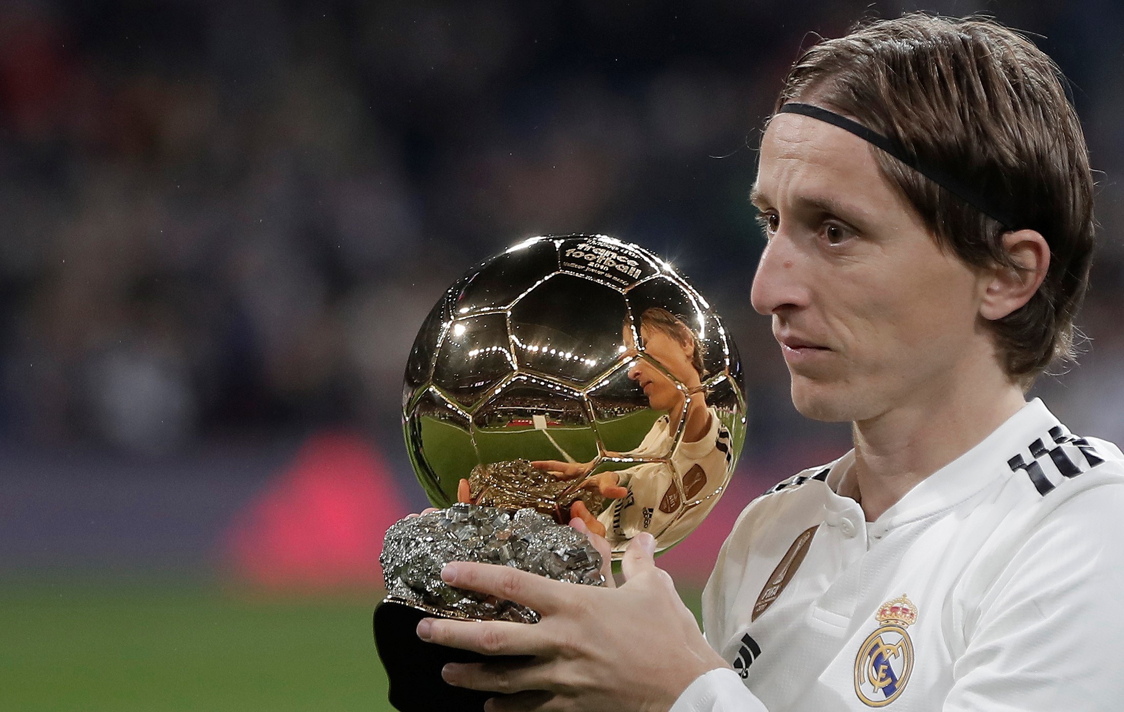 他的身价将超过5000万欧元。@MatteMoretto 来源：Madrid Zone🚨 确认：基斯·斯密特在皇家马德里的引援名单上排名非常靠前。