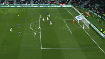 瑞奇·韩德森在纽约洋基队的四个赛季中，每年盗垒数均突破 50 次